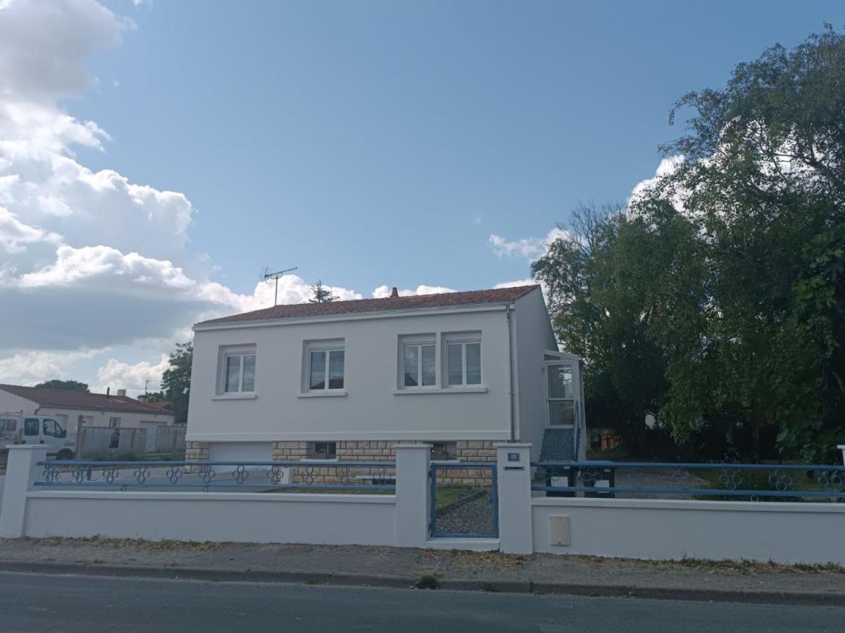 Charmante Maison Entre Mer Et Campagne La Jarrie Exteriör bild